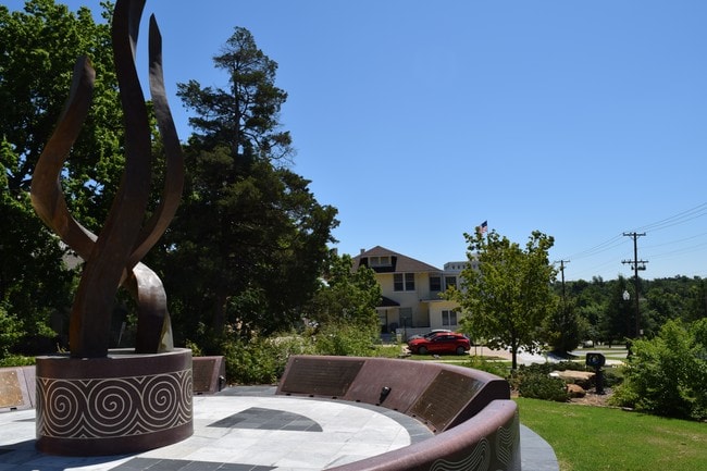 Building Photo - 1735 S Cheyenne Ave