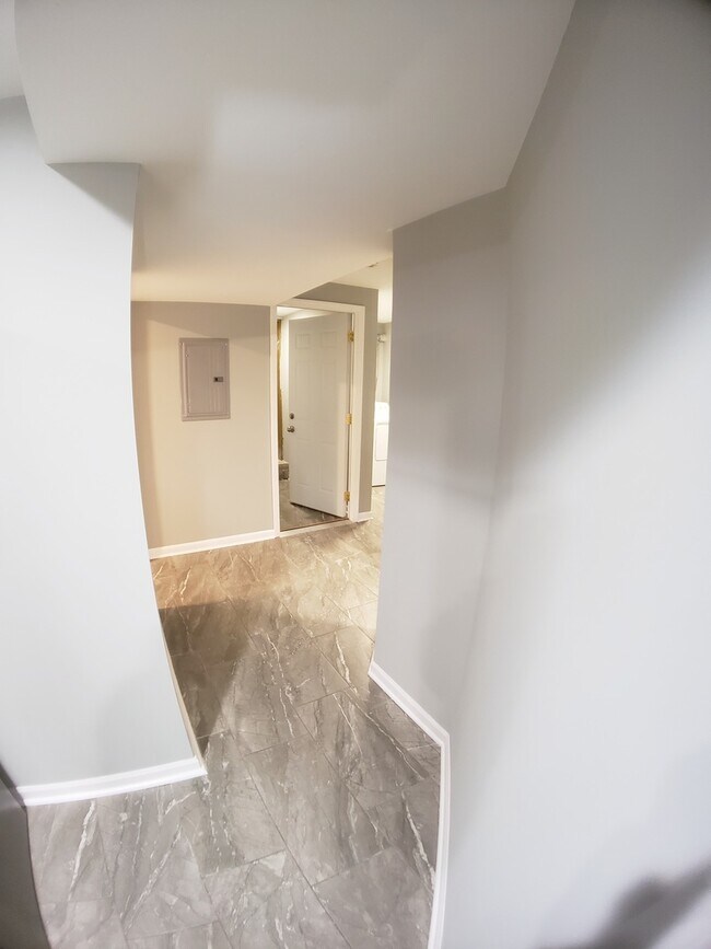 Building Photo - 5134 W Henderson St