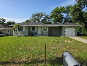 Building Photo - Charming Home | Remodeled Kitchen