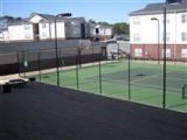 Building Photo - Centeral Wilmington, Minutes Novant Hospital, Down Town Point At Barlcay shops. Pool, Movie, Thea...