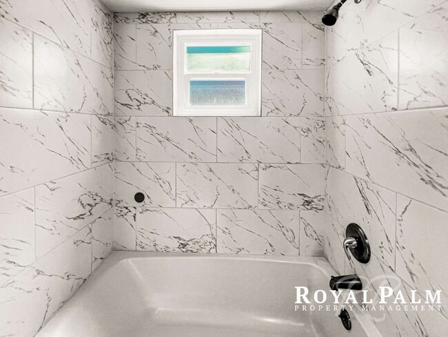 Building Photo - 2 Bed / 1 Bath | Fort Myers | Spring Into This One and Save $500