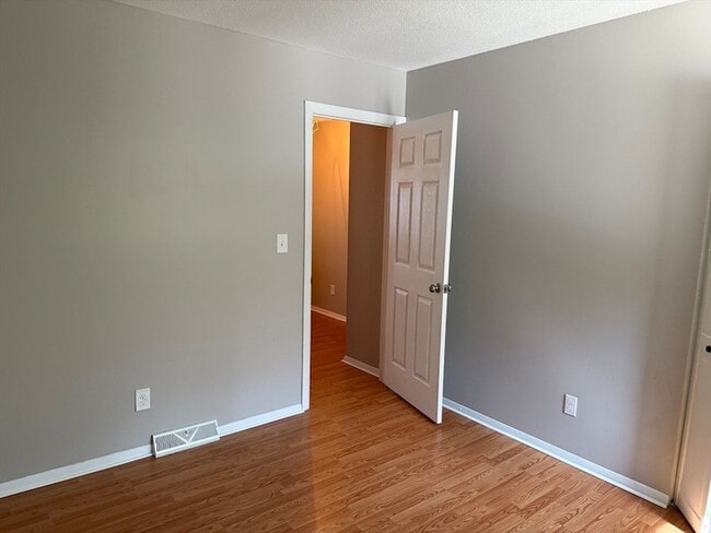 Building Photo - 555 Russell Rd