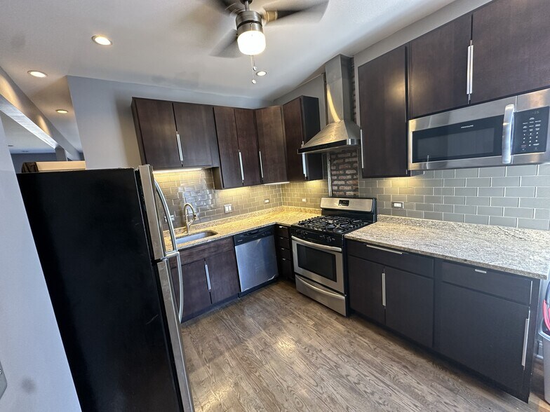 Building Photo - 10452 S Maryland Ave