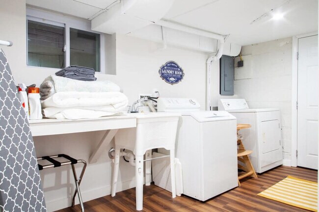 Building Photo - 601 N West St