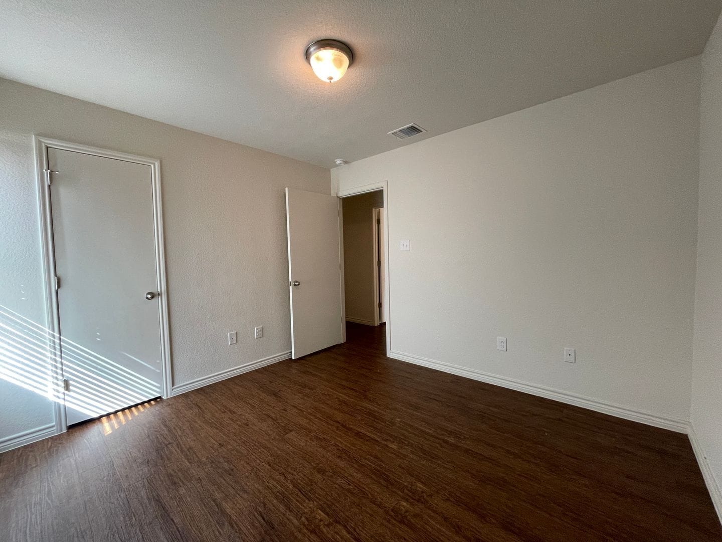 Building Photo - 1525 Justin Lp