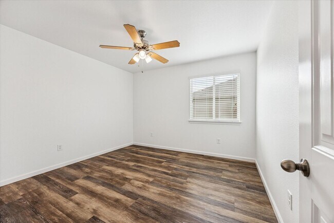Building Photo - 4 bd/2.5 ba in Pflugerville ready for move in!