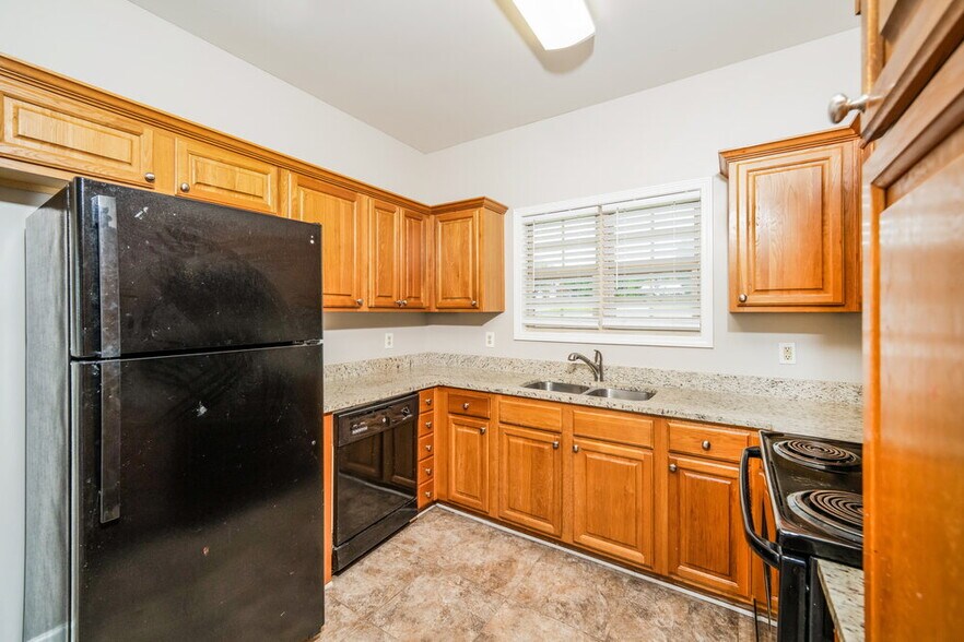 Building Photo - 310 Hidden Ridge Dr