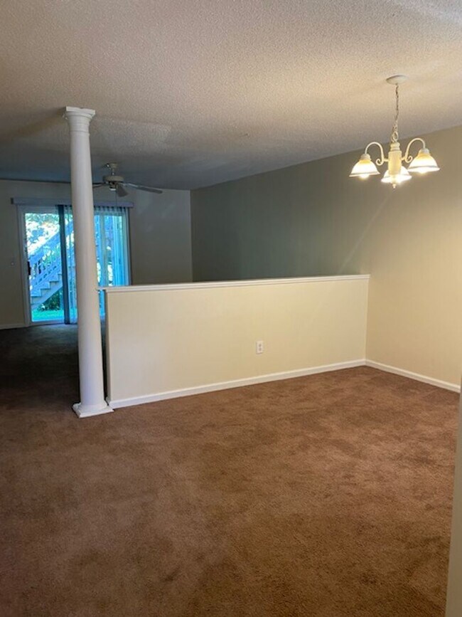 Building Photo - Condo in Holton Place