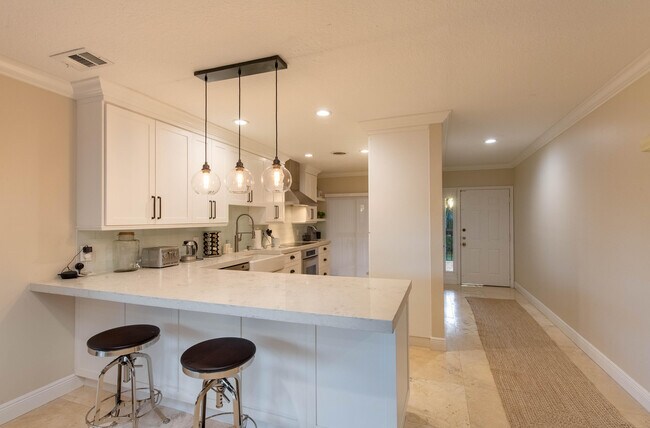 Building Photo - 13400 Polo Rd W