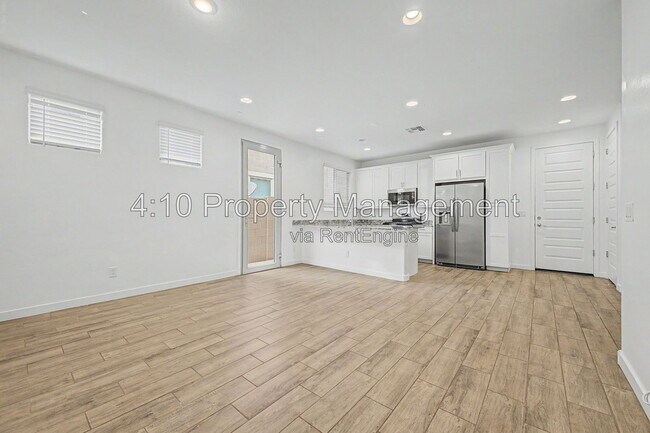 Building Photo - 3241 E Malibu Dr