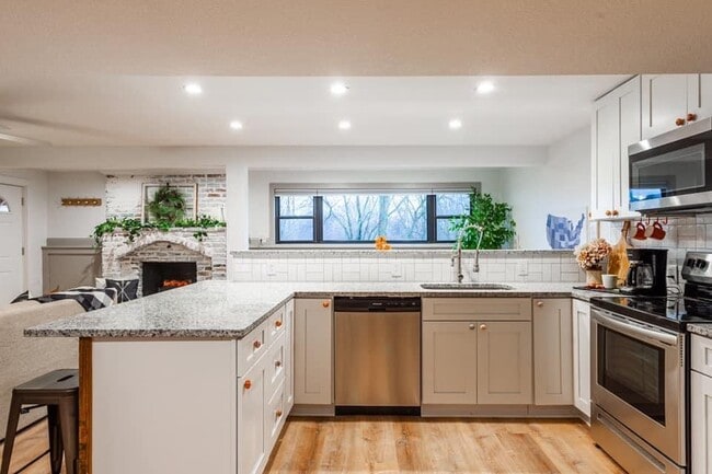 Building Photo - Studio Apartment