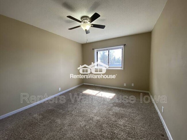 Building Photo - 6633 NW 6th Dr