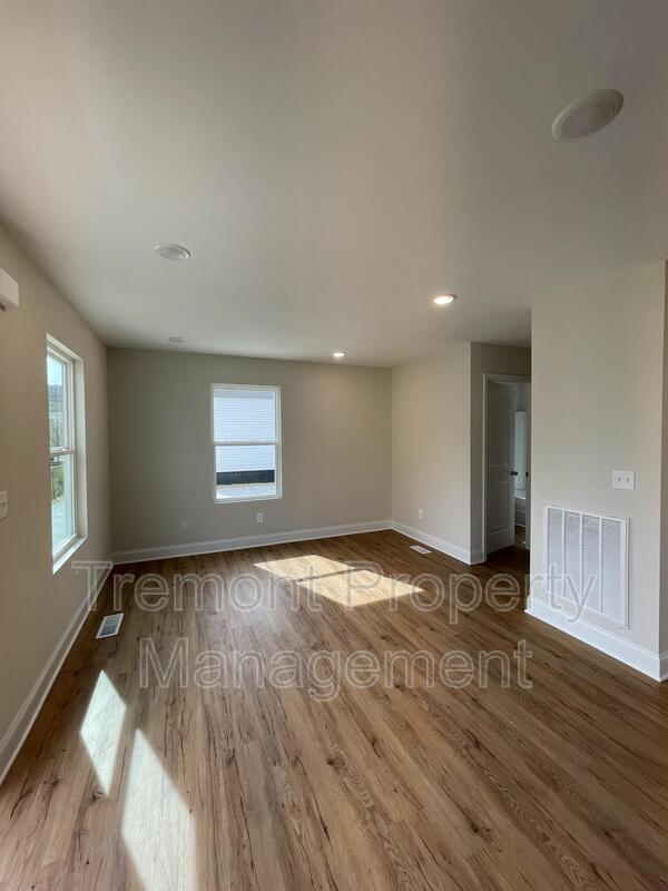 Building Photo - 1703 S Lyerly St