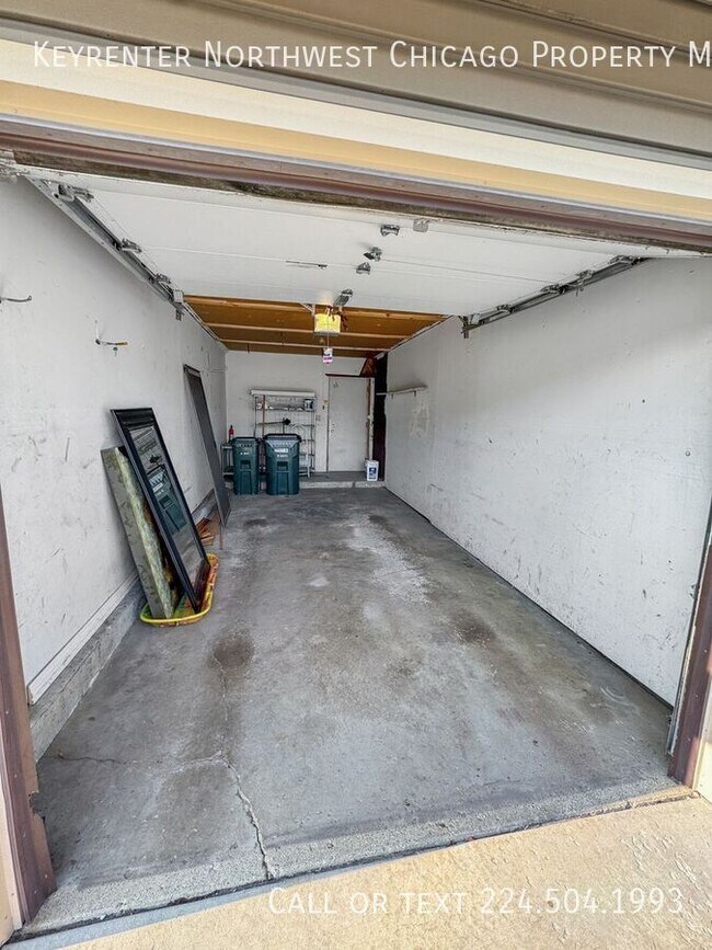 Building Photo - 5815 Wilshire Ct