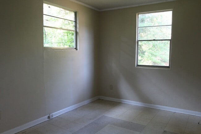 Building Photo - 2906 Rosebriar Ave