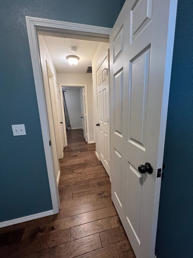 Building Photo - 22 Lyndhurst Dr