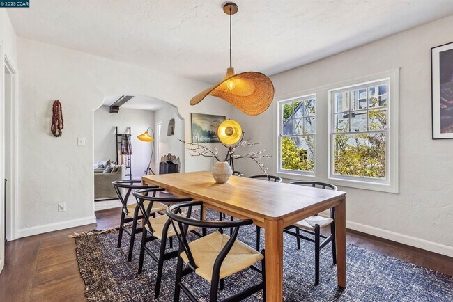 Building Photo - 1048 Leo Way