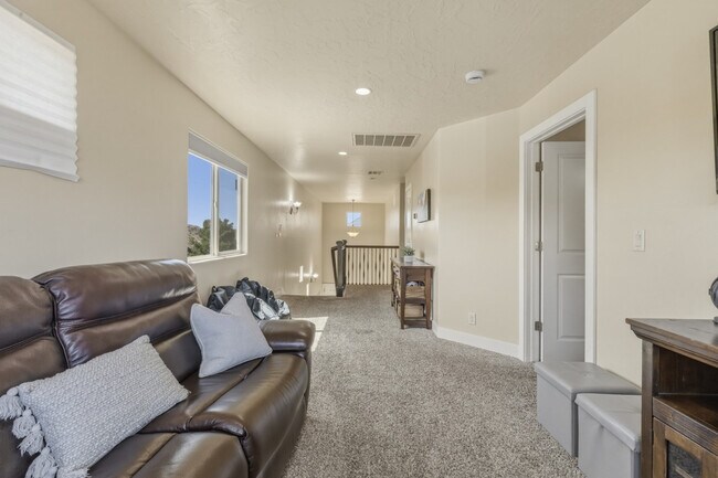 Building Photo - 4221 Torrey Pines Dr