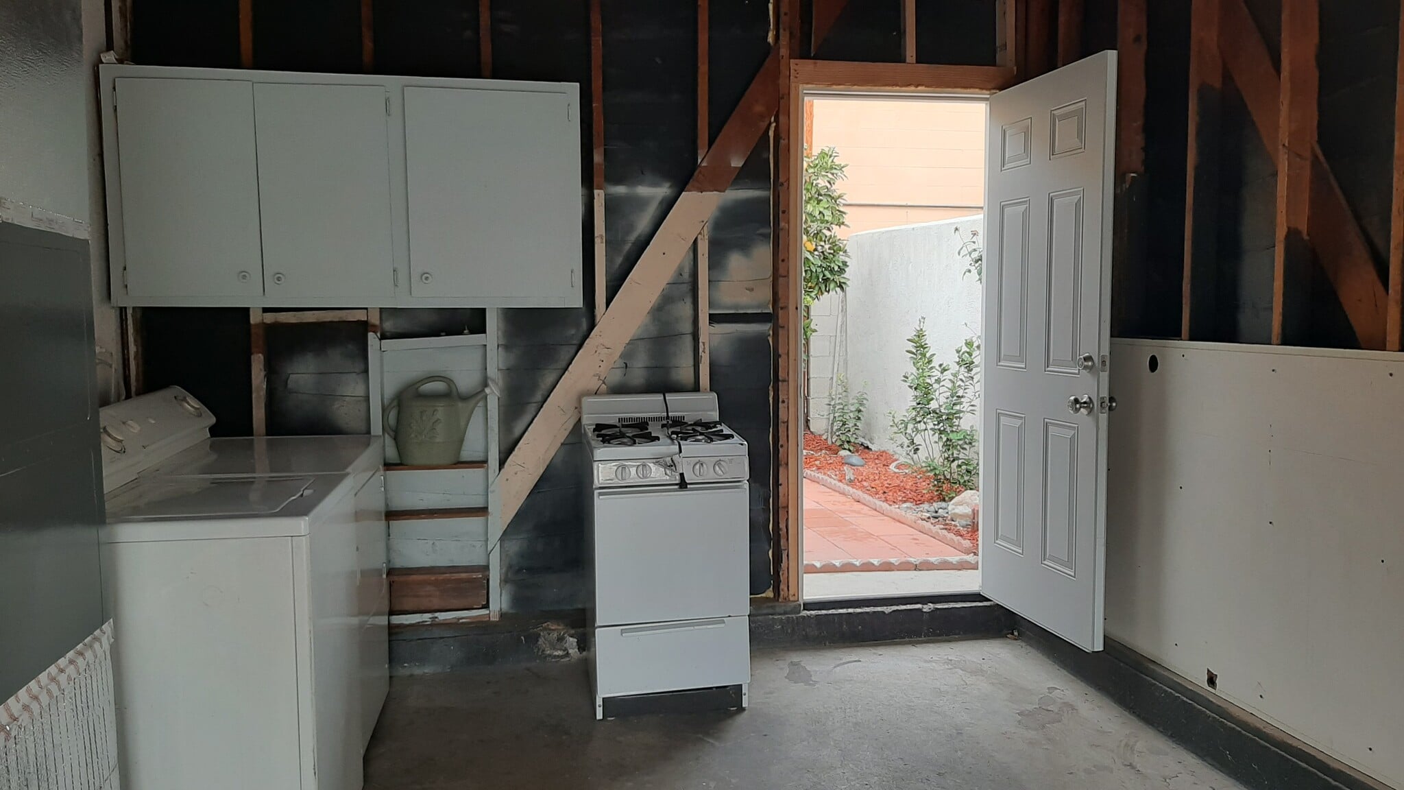 Garage with washer/dryer; cabinet space, and extra stove - 455 W Elk Ave