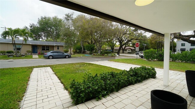 Building Photo - 255 Grant Dr