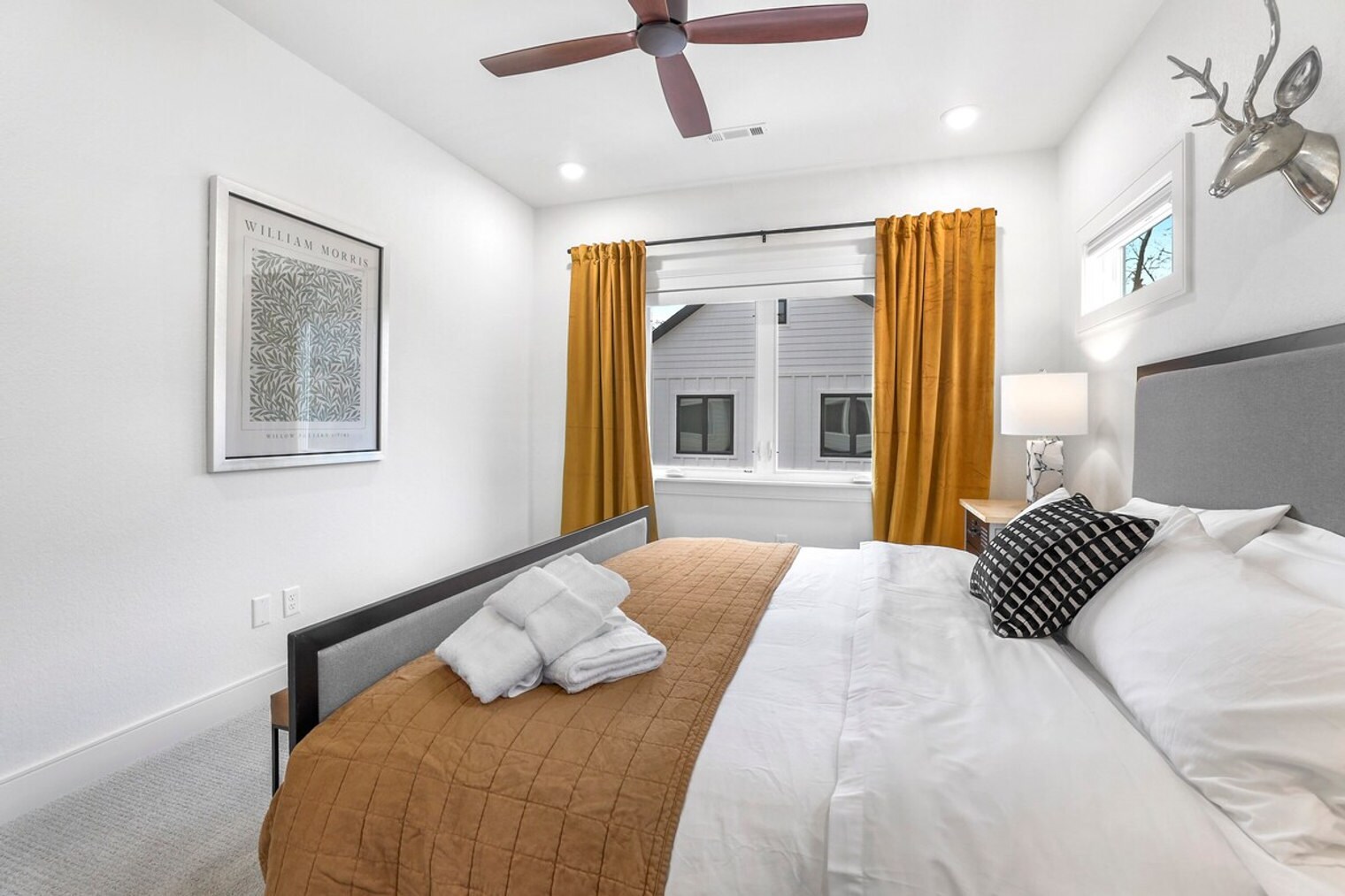 Building Photo - 109 NW Ozark Wy