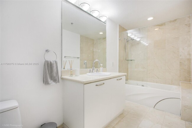 Building Photo - 6515 Collins Ave
