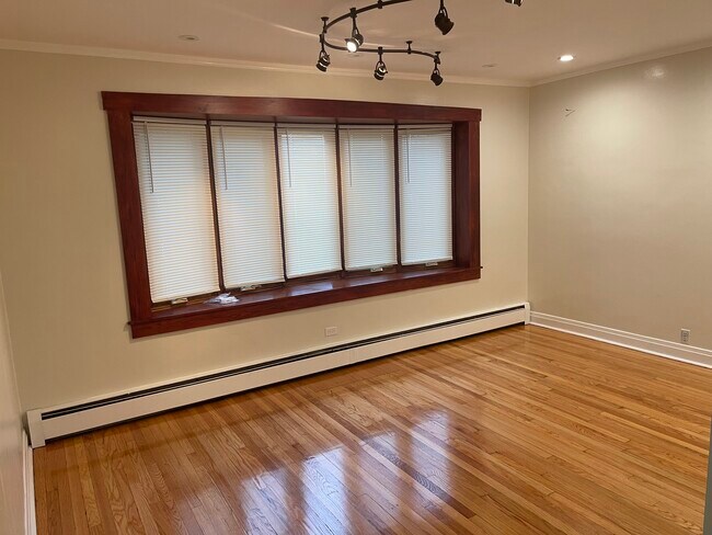 Building Photo - 1428 Fowler Ave