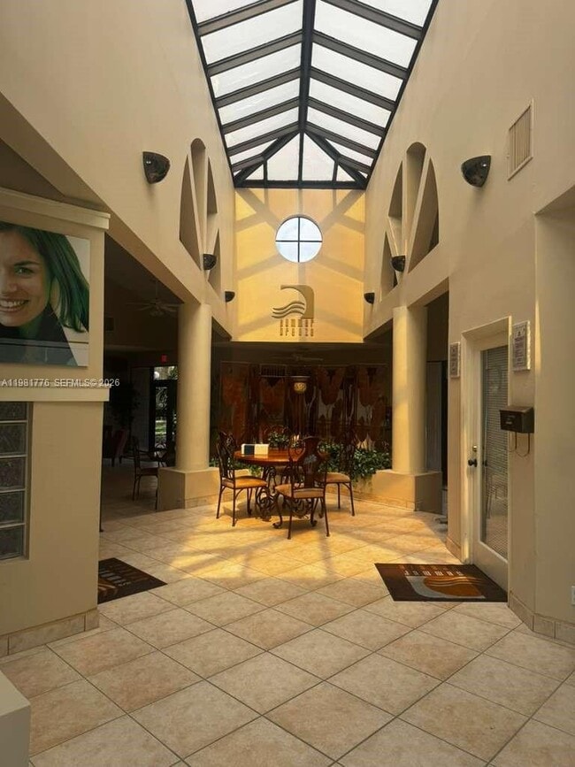 Building Photo - 9999 Summerbreeze Dr