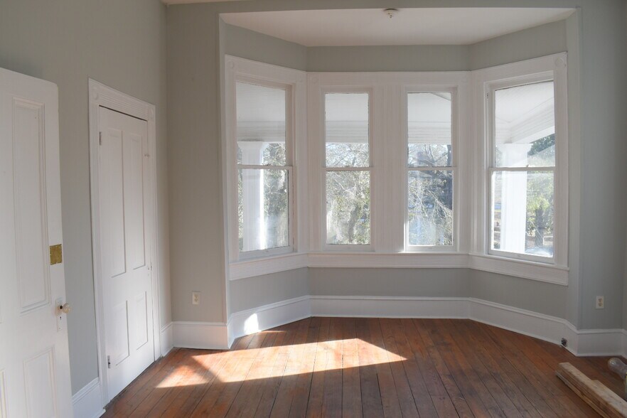 Building Photo - 215 N 5th Ave