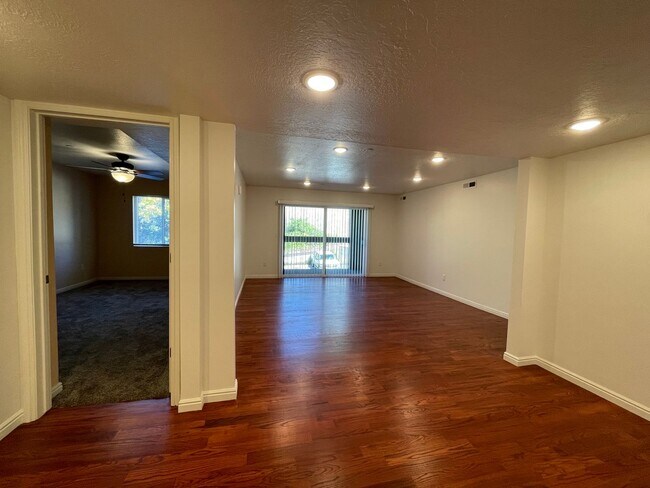 Building Photo - Remodeled 2 Bedroom 2 Bathroom Condo Near BYU