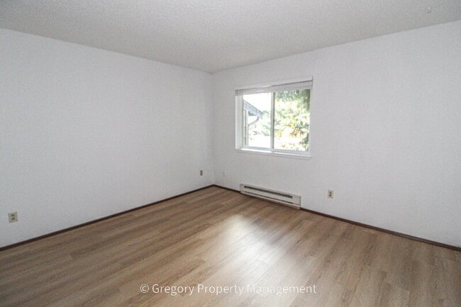 Building Photo - 12621 NE 130th Way