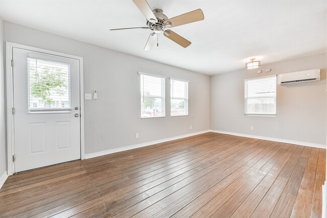 Building Photo - 812-838 38th St