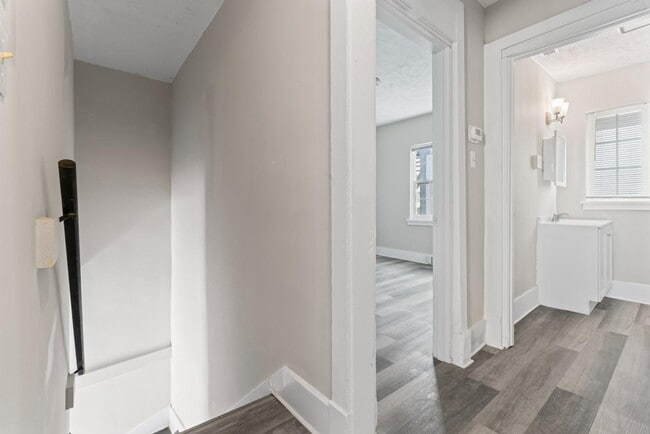 Building Photo - 621 E Main St