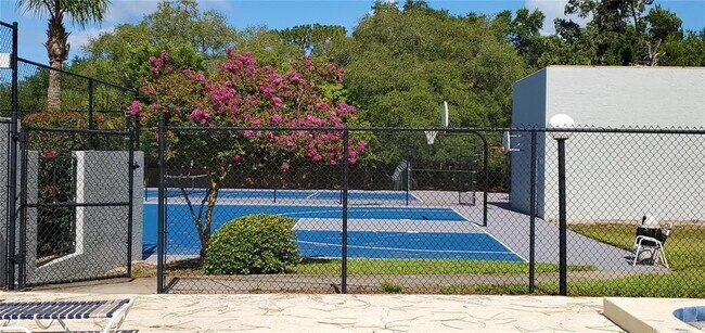 Building Photo - 1512 Bay View St