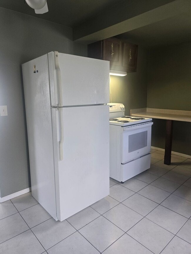 Building Photo - 3 Bedroom 1 Bathroom Home