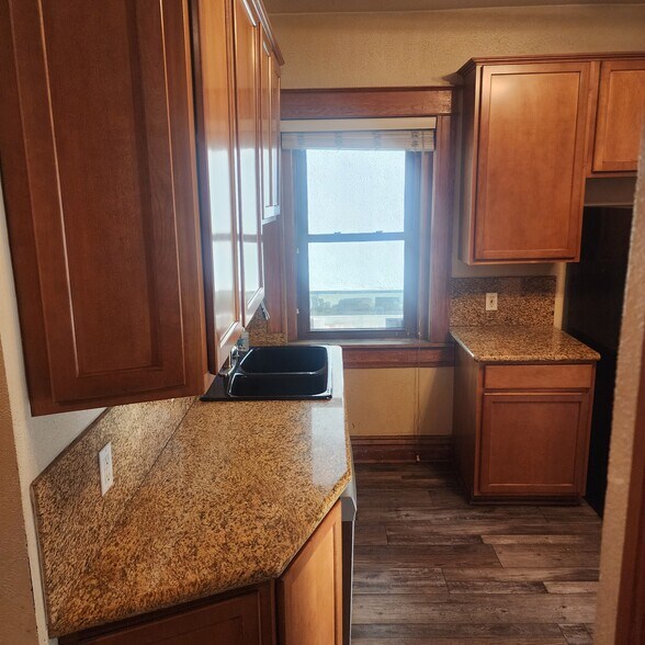 Building Photo - 2415 N Vine St