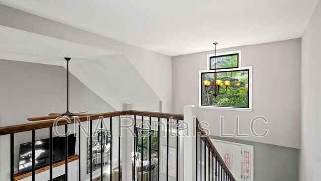 Building Photo - 870 Mitsy Ridge Dr