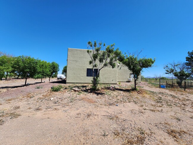 Building Photo - large home in douglas with guest house 1050 Rochine Rd