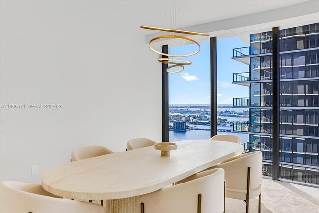 Building Photo - 700 NE 24th St