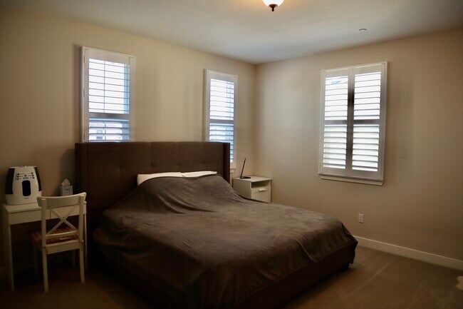 Building Photo - 3281 Crocker Dr