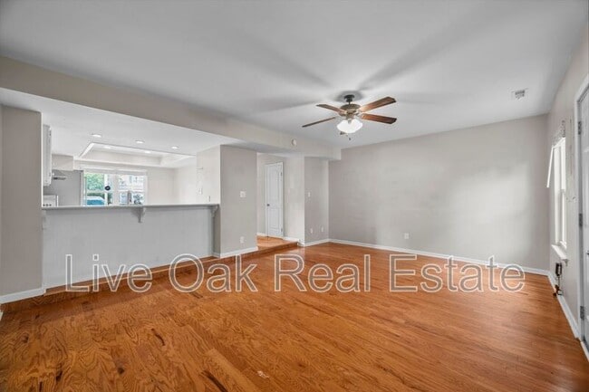 Building Photo - 1635 Fairfax Dr