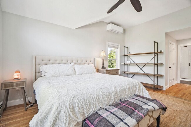 Building Photo - 550 Long John Rd