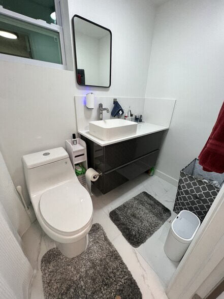 Building Photo - 240 SW 71st Ave