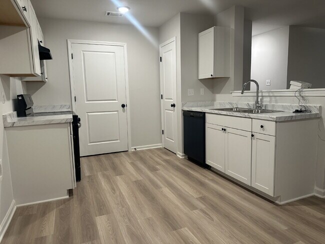 Building Photo - "Charming 4-Bedroom Retreat with 2 Baths on Suncrest Drive – Spacious 1,220 Sq. Ft. Gem in Memphis!"