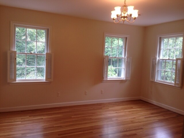 Building Photo - 4 BR home in NW school district--Lawn Service Included!