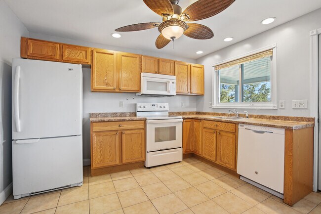 Building Photo - 1202 W Elm St