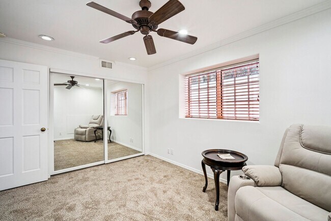 Building Photo - Dream home Located on the Bluff of Southwe...