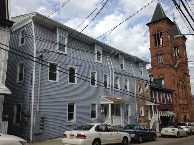 Building Photo - 256 37th St