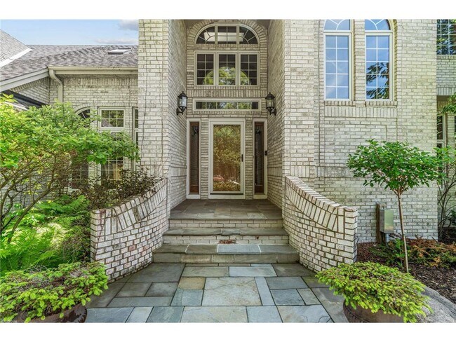 Building Photo - 6210 Deerwood Cir N