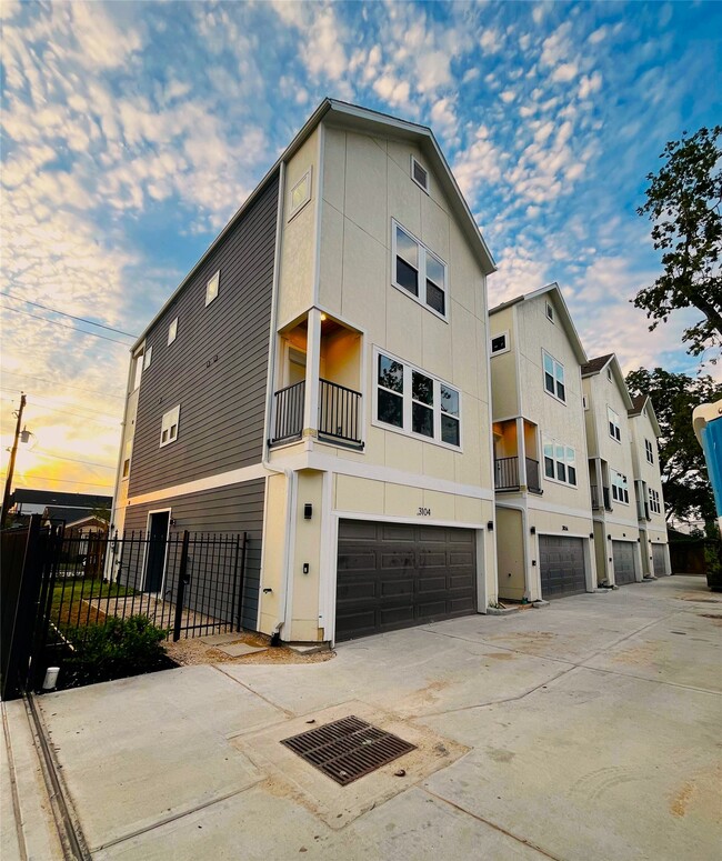 Building Photo - 3802 Yale St